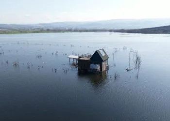 Bursa’da bungalovlar, göl evi oldu