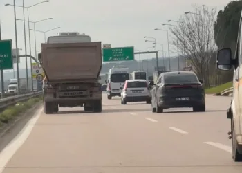 Bursa’da hafriyat kamyonu tehlike saçtı