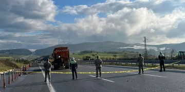 Balıkesir’de F-16 uçağının düştüğü İzmir-İstanbul otoyolu açıldı