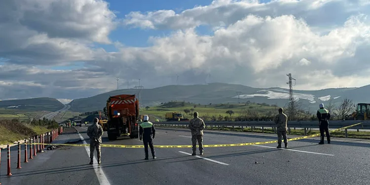 Balıkesir’de F-16 uçağının düştüğü İzmir-İstanbul otoyolu açıldı