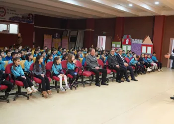 Bekir Aydın, minik öğrencilerle yerel yönetimleri konuştu