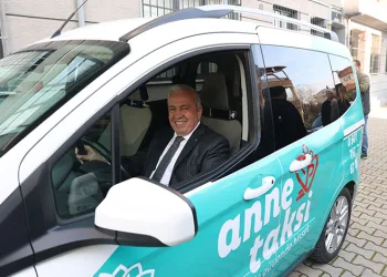 Şadi Özdemir “Anne Taksi”nin direksiyonuna geçti