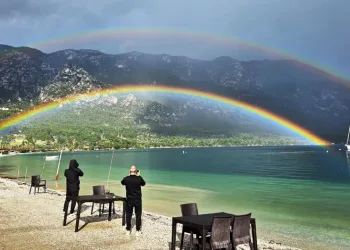 Muğla Akbük Koyu’nda oluşan Gökkuşağı mest etti