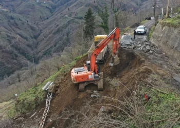 Ordu’da eriyen kar suları heyelanlara neden oldu