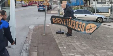 Denizli’de zabıta ekipleri yol ve kaldırım işgallerine geçit vermiyor