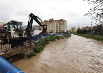 İzmir’de sağanak yağış: Büyükşehir ekipleri seferber oldu