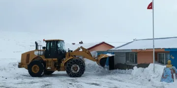 Iğdır’da ulaşıma kapanan 19 köy yolunda çalışmalar devam ediyor