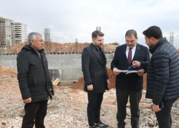 Haliliye’de yarı olimpik yüzme havuzunda yapım çalışmaları sürüyor