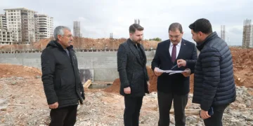 Haliliye’de yarı olimpik yüzme havuzunda yapım çalışmaları sürüyor