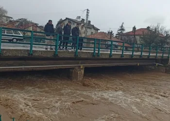 Konya’da yağış sonrası sel dereleri taşırdı