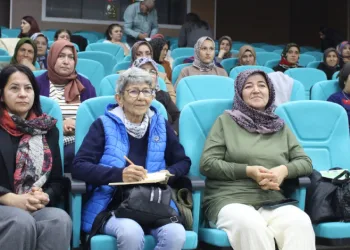 Finikeli kadınlara ‘Çevre Dostu Çiftçi Kart’ tanıtıldı