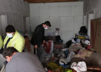 Evinden 10 ton çöp çıktı