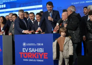 Kocaeli’de 10 bin 340 sosyal konutun kura çekimi Bakan Kurum’un katılımıyla yapıldı