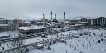 Ağrı’da kar sonrası kartpostallık görüntüler oluştu