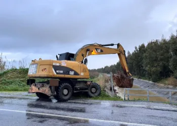 Söke Bağarası yolundaki taşkına ekiplerden anında müdahale