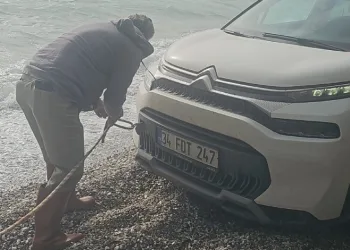 Akbük’te şiddetli fırtına ve sağanak hayatı olumsuz etkiledi