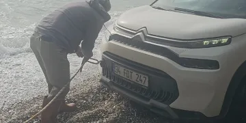 Akbük’te şiddetli fırtına ve sağanak hayatı olumsuz etkiledi