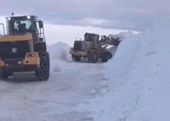 Bitlis’te yol açma ve genişletme çalışmaları sürüyor