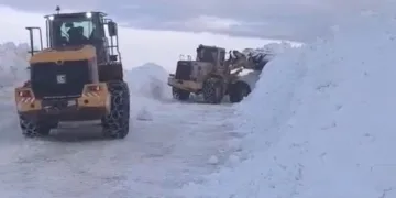Bitlis’te yol açma ve genişletme çalışmaları sürüyor