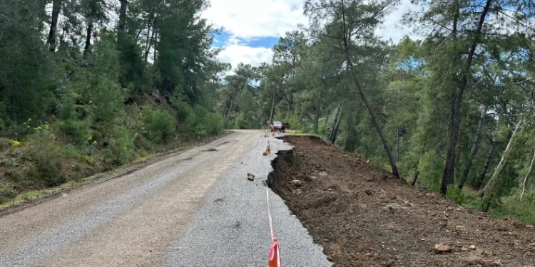 Gökbel yolu geçici olarak ulaşıma kapatıldı