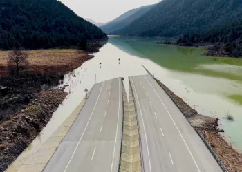 Yağmur ve sel sularının kapattığı Antalya-Konya Kara yolunda sular henüz çekilmedi