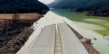 Yağmur ve sel sularının kapattığı Antalya-Konya Kara yolunda sular henüz çekilmedi