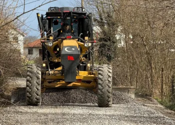 Havaların düzelmesiyle köy yollarında çalışmalar başladı