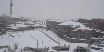 Doğu’ya kar yağmurla karışık geri geliyor