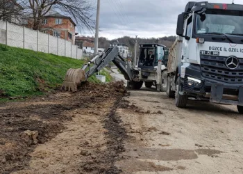 Düzce’de yağmur suyu için v kanal altyapısı sürüyor