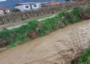 Sağanak yağış Sarıgöl’de kuruyan dereleri canlandırdı