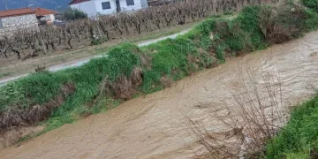 Sağanak yağış Sarıgöl’de kuruyan dereleri canlandırdı