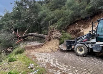 Efeler’de kapanan yollar açılıyor