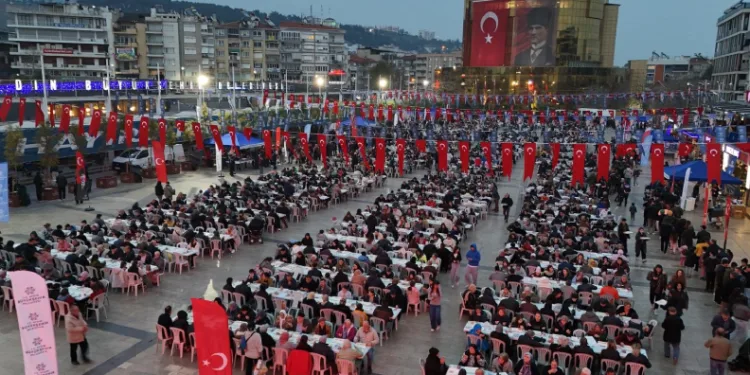 Aydın Büyükşehir Belediyesi vatandaşları iftar sofralarında buluşturacak