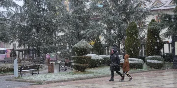 Kastamonu’da vatandaşlar, Ramazan ayının ilk gününe kar yağışıyla uyandı
