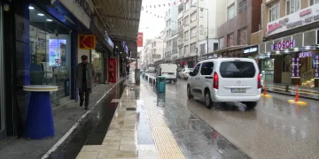 Kilis’te sağanak yağış etkili oluyor