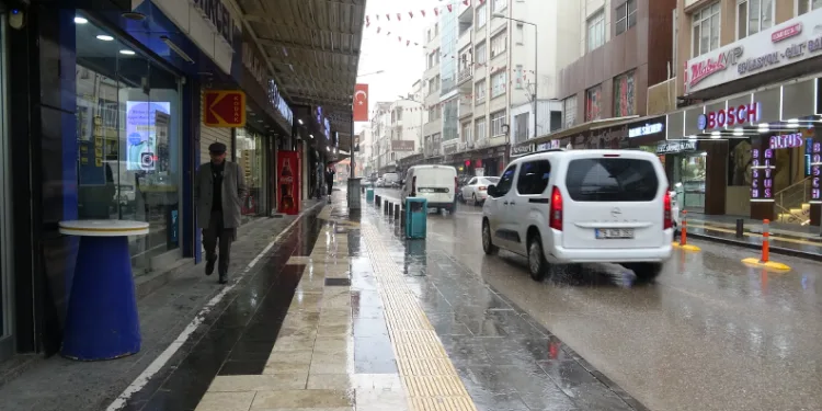 Kilis’te sağanak yağış etkili oluyor