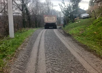 Köy yollarında çalışmalar sürüyor