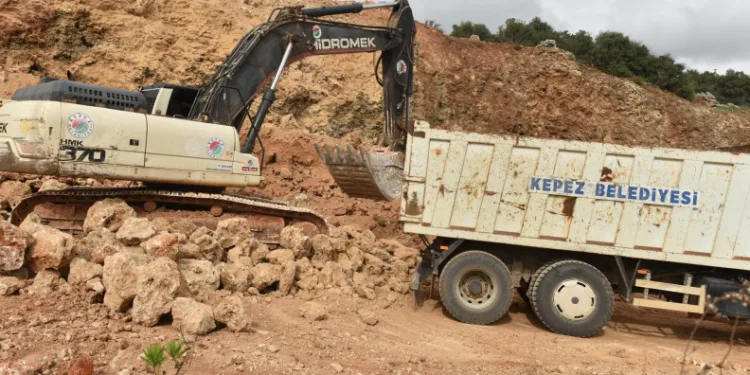 Kepez’de heyelan riskine müdahale