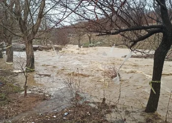 Ekinözü Belediyesi’nin yaptığı yol ilk yağmurda taşkın altında kaldı