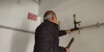 Doğalgaz hattına su borusunu bağladılar: Vatandaşlar hem susuz hem de doğal gazsız kaldı