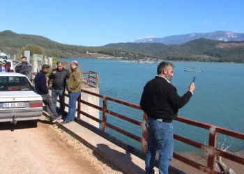 Alakır Barajı 3 yıl aradan sonra doldu taştı, üretici bayram etti