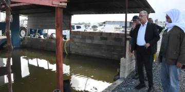 Başkan Yapar, aşırı yağışla birlikte sular altında kalan Aşağıoba Mahallesi’nde incelemelerde bulundu