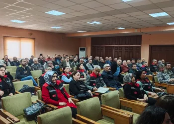 Kozan’da hurma üreticilerine kapsamlı eğitim