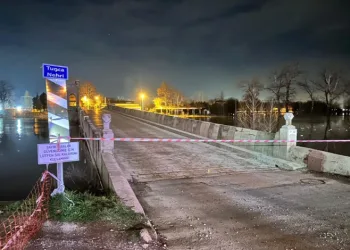 Edirne’de nehirlerde taşkın riski: Tunca ve Meriç Köprüsü ulaşıma kapatıldı
