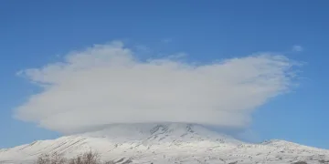 Süphan Dağı semalarında mercek bulutu oluştu