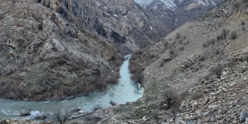 Şırnak’ta kar eridi, dereler taştı