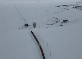 Demir İpek Yolu’nda görsel şölen: Karlar içinden süzülerek Kars’tan Avrupa’ya binlerce kilometrelik yolculuk
