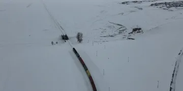 Demir İpek Yolu’nda görsel şölen: Karlar içinden süzülerek Kars’tan Avrupa’ya binlerce kilometrelik yolculuk