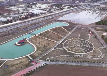 Sivas’ta yağmur suları ikiz gölet oluşturdu