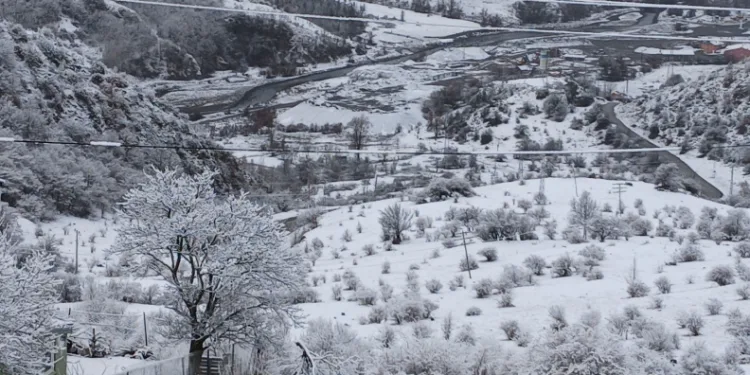 Posof’ta kar sürprizi